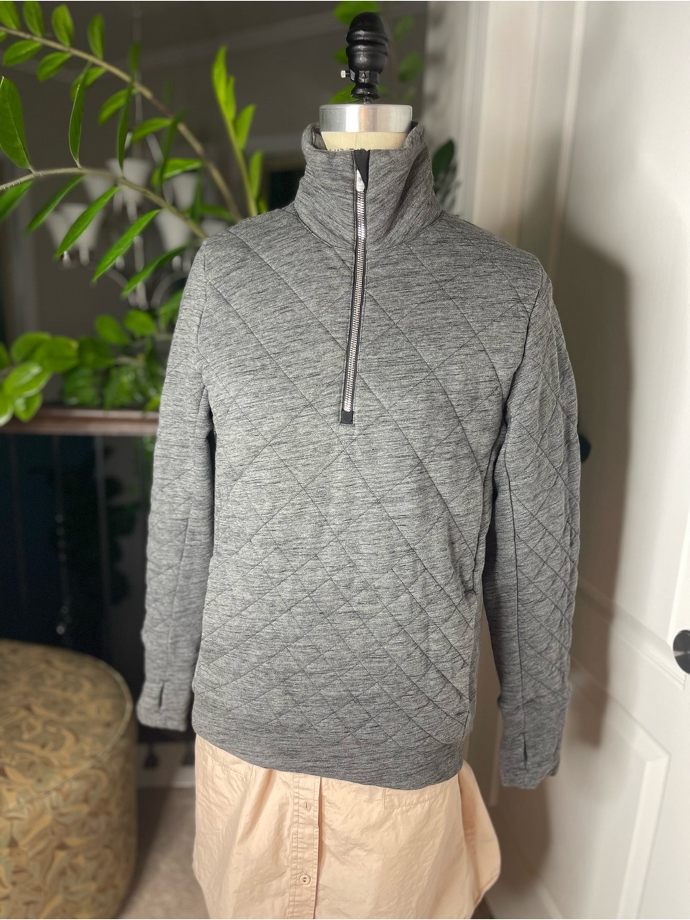 Lululemon mid-zipper pull over